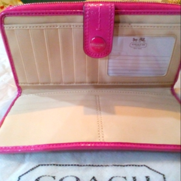COACH Wallet (Women's) - Picture 2 of 3